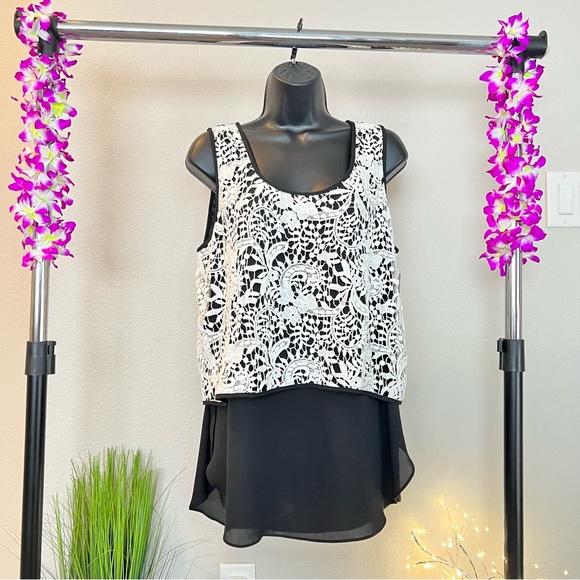 Karen Kane Tops - NWT $128 Karen Kane  Aquarius Black White Crochet Double Layer Lace Tank Size L